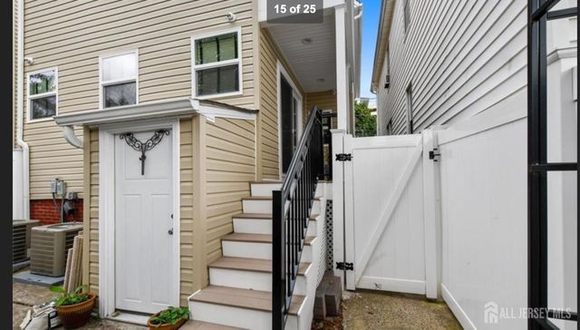 22 Harvey Street, New Brunswick, NJ 08901