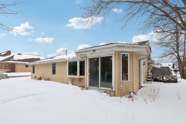 10719 W Calumet ROAD, Milwaukee, WI 53224