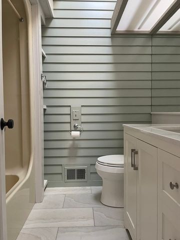 2 Kendall St 2, Walpole, MA 02081