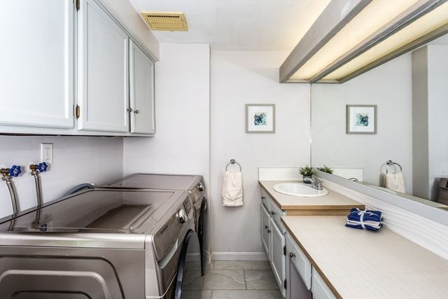 2 Kendall St 2, Walpole, MA 02081