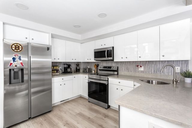 2 Kendall St 2, Walpole, MA 02081