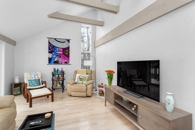 2 Kendall St 2, Walpole, MA 02081