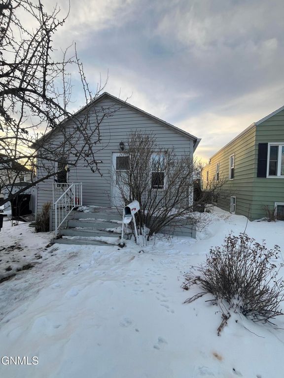 1108 15th Street N, Bismarck, ND 58501