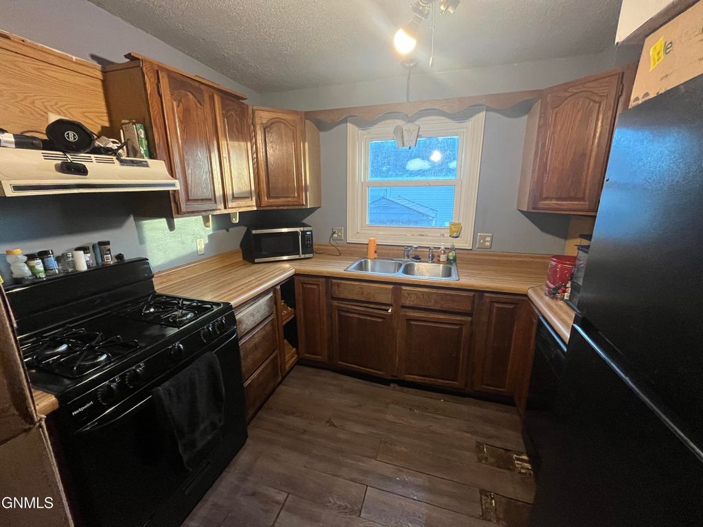 1108 15th Street N, Bismarck, ND 58501 photo 4