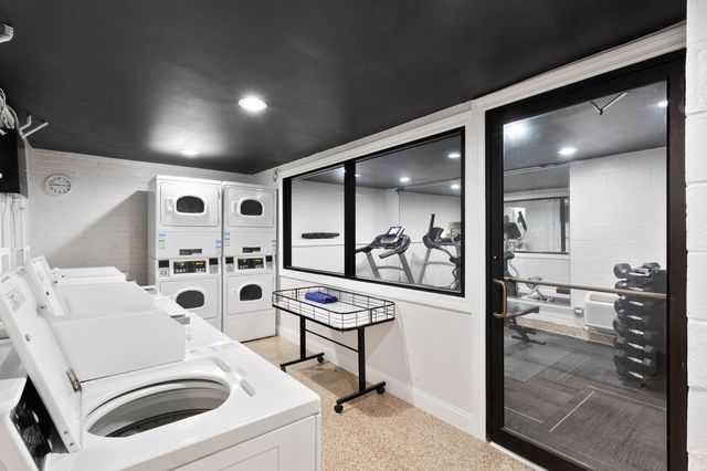 6758 N Sheridan Avenue 346, Chicago, IL 60626