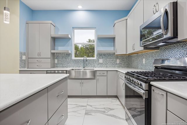 195 Crazy Horse Trail, Canyon Lake, TX 78133