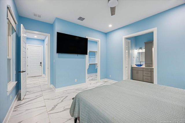 195 Crazy Horse Trail, Canyon Lake, TX 78133