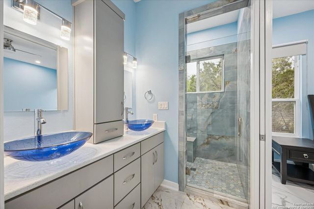 195 Crazy Horse Trail, Canyon Lake, TX 78133