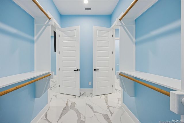 195 Crazy Horse Trail, Canyon Lake, TX 78133