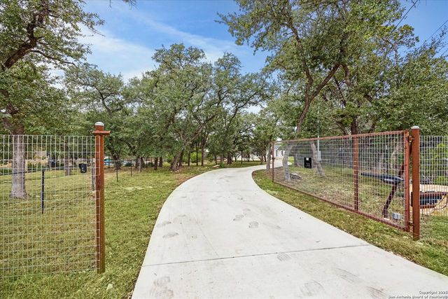 195 Crazy Horse Trail, Canyon Lake, TX 78133