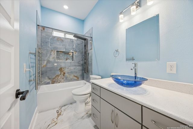 195 Crazy Horse Trail, Canyon Lake, TX 78133