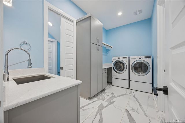 195 Crazy Horse Trail, Canyon Lake, TX 78133