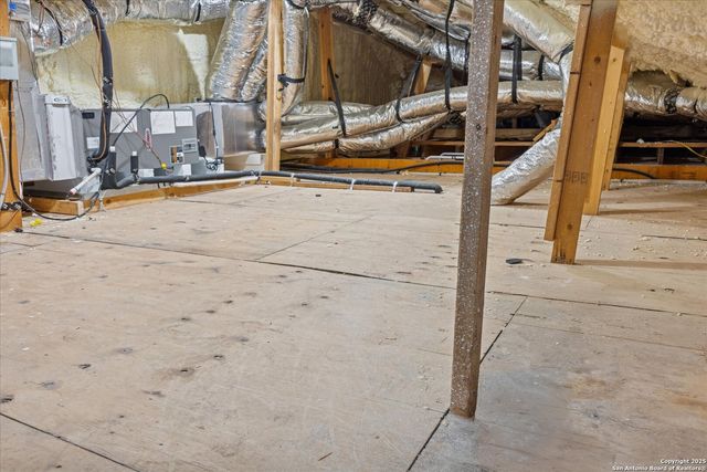 195 Crazy Horse Trail, Canyon Lake, TX 78133