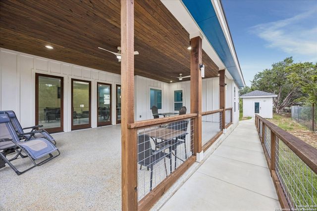 195 Crazy Horse Trail, Canyon Lake, TX 78133