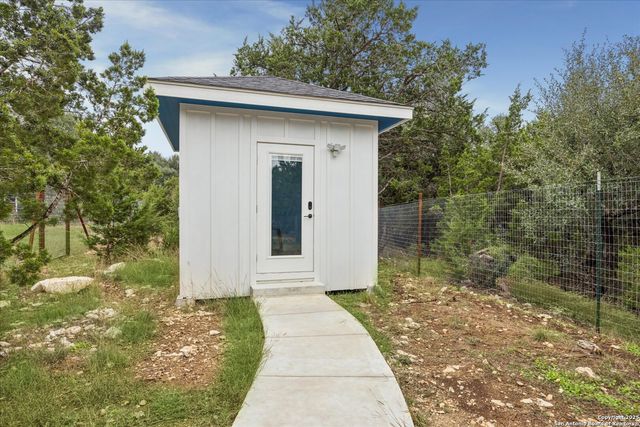 195 Crazy Horse Trail, Canyon Lake, TX 78133