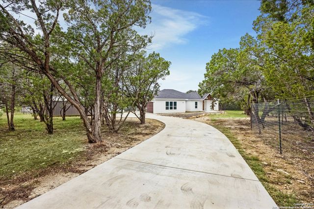 195 Crazy Horse Trail, Canyon Lake, TX 78133