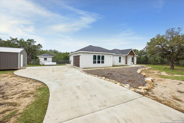 195 Crazy Horse Trail, Canyon Lake, TX 78133