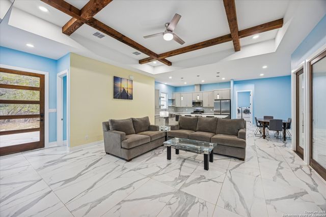 195 Crazy Horse Trail, Canyon Lake, TX 78133