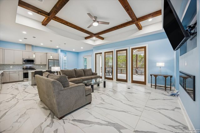 195 Crazy Horse Trail, Canyon Lake, TX 78133