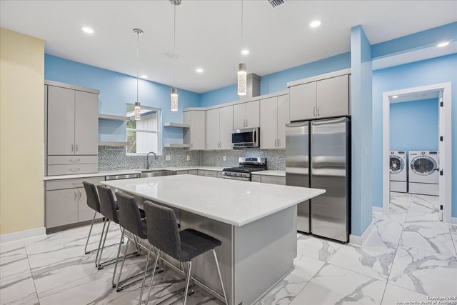 195 Crazy Horse Trail, Canyon Lake, TX 78133