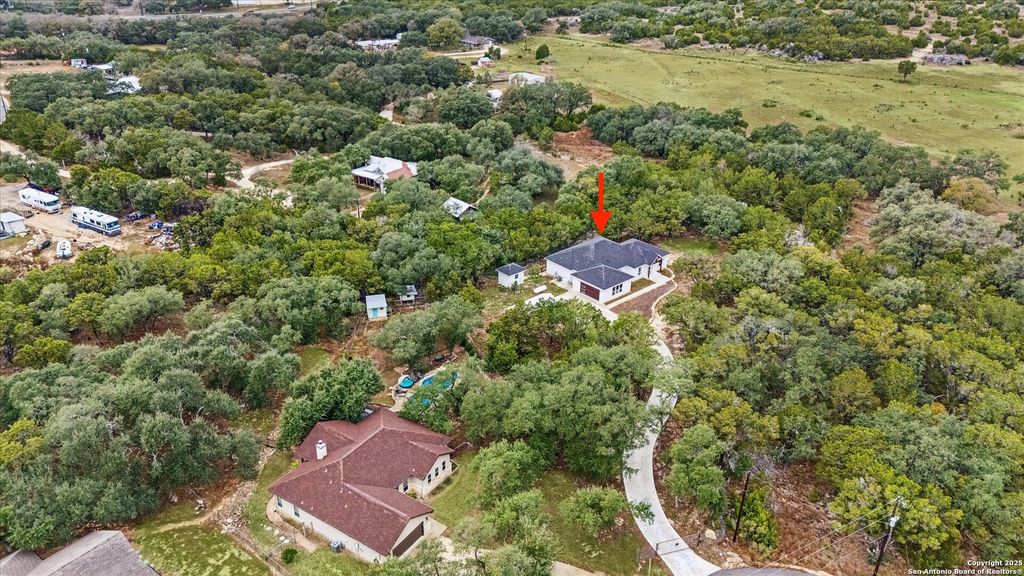 195 Crazy Horse Trail, Canyon Lake, TX 78133