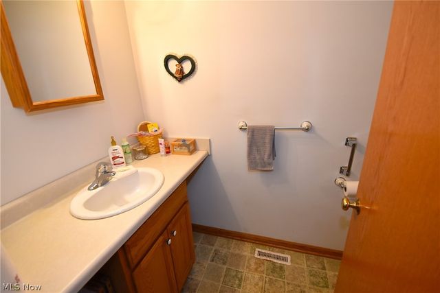 804 Texas Avenue, Mcdonald, OH 44437