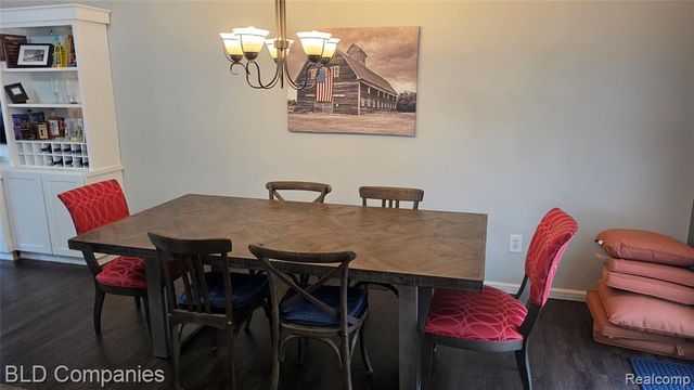 1095 Seabury Drive, Lake Orion, MI 48362