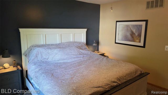 1095 Seabury Drive, Lake Orion, MI 48362
