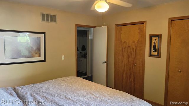 1095 Seabury Drive, Lake Orion, MI 48362