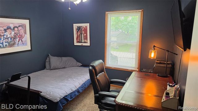 1095 Seabury Drive, Lake Orion, MI 48362