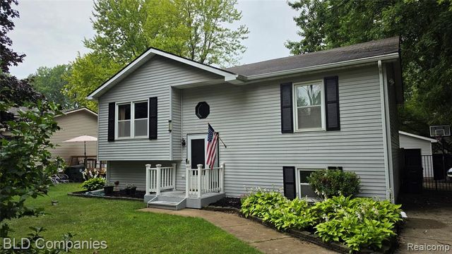 1095 Seabury Drive, Lake Orion, MI 48362