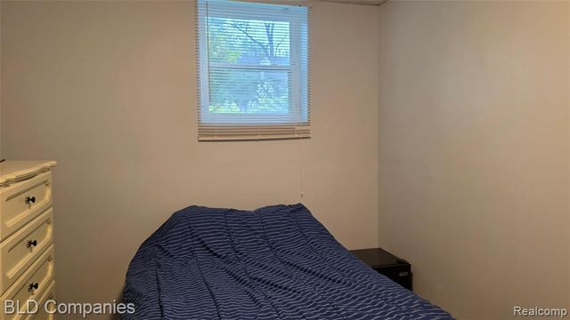 1095 Seabury Drive, Lake Orion, MI 48362