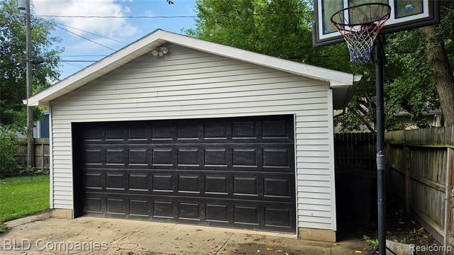 1095 Seabury Drive, Lake Orion, MI 48362