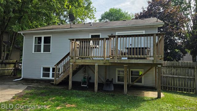 1095 Seabury Drive, Lake Orion, MI 48362