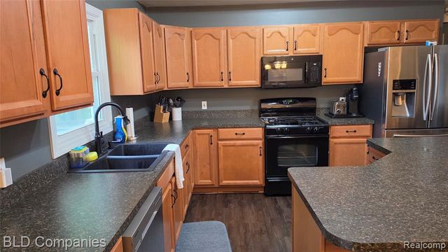 1095 Seabury Drive, Lake Orion, MI 48362