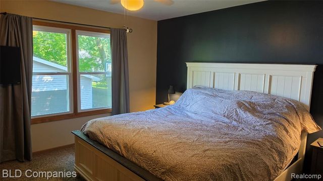 1095 Seabury Drive, Lake Orion, MI 48362