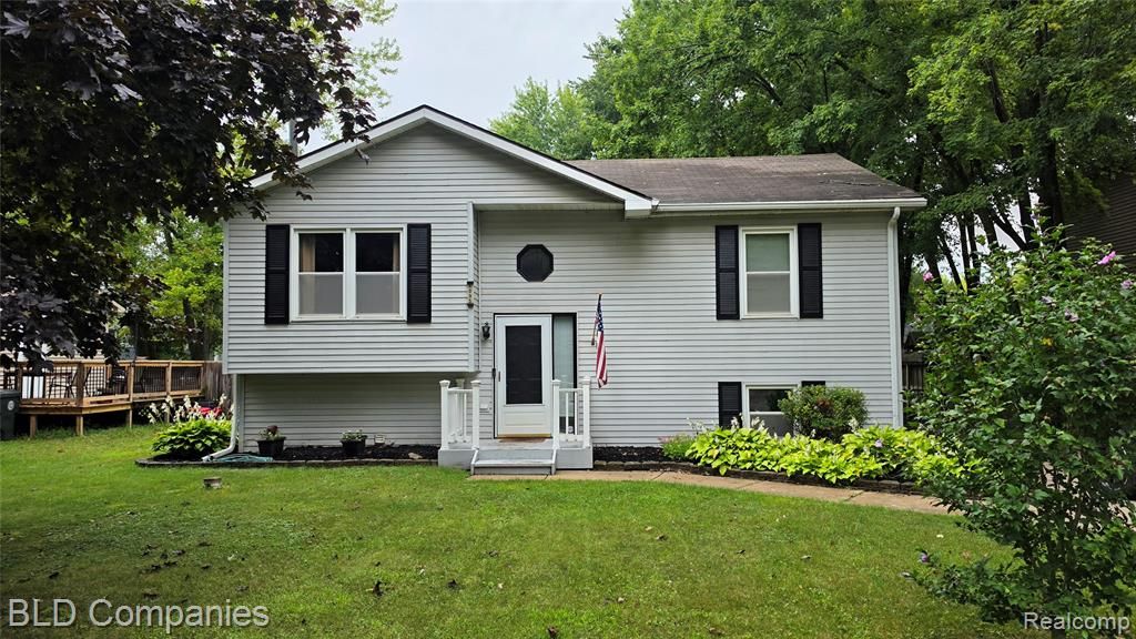 1095 Seabury Drive, Lake Orion, MI 48362