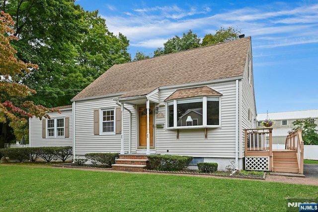 35 Oak Street, Oakland, NJ 07436