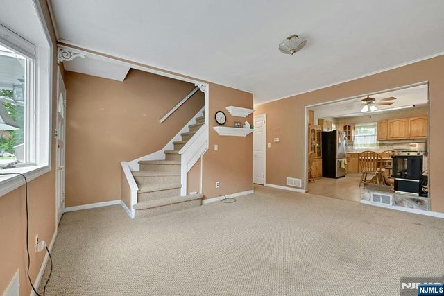 35 Oak Street, Oakland, NJ 07436