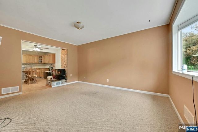 35 Oak Street, Oakland, NJ 07436