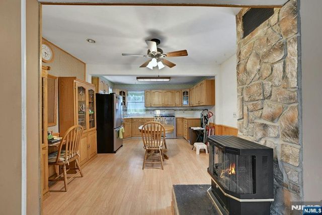 35 Oak Street, Oakland, NJ 07436