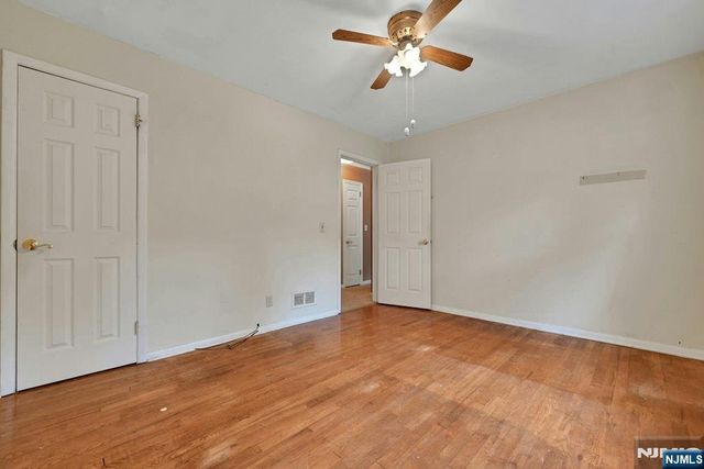 35 Oak Street, Oakland, NJ 07436