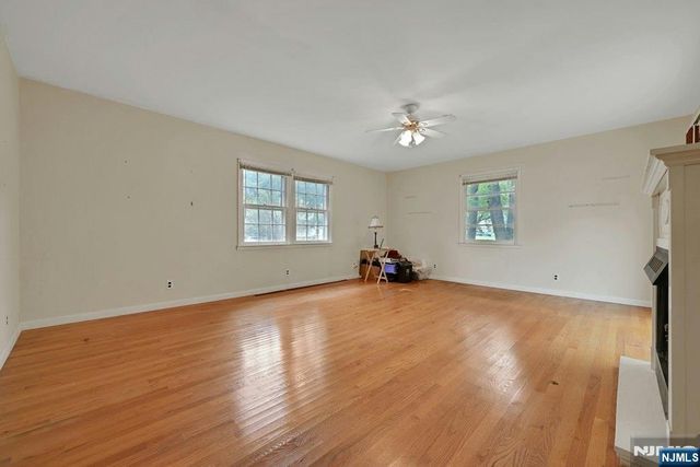 35 Oak Street, Oakland, NJ 07436