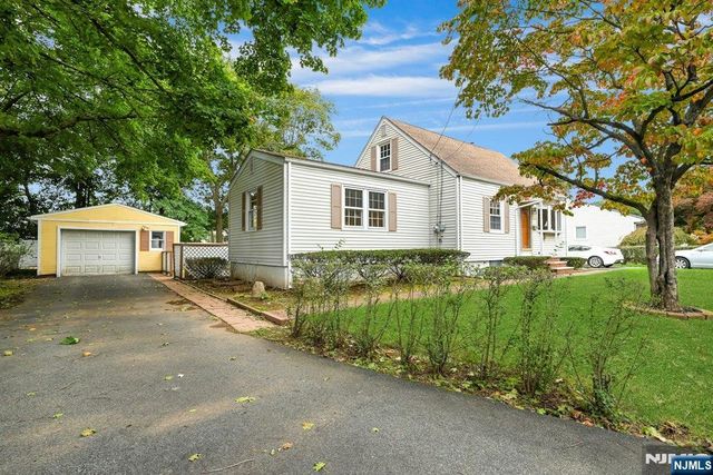 35 Oak Street, Oakland, NJ 07436