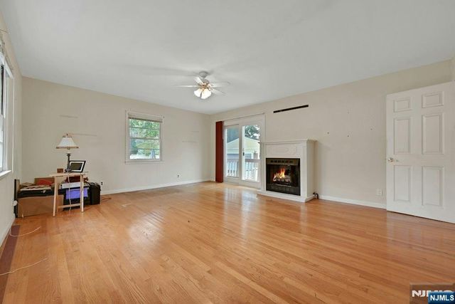 35 Oak Street, Oakland, NJ 07436
