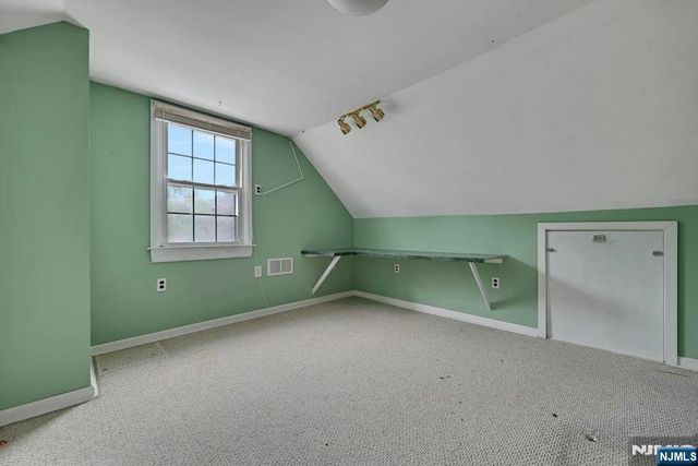 35 Oak Street, Oakland, NJ 07436