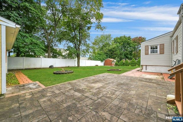 35 Oak Street, Oakland, NJ 07436