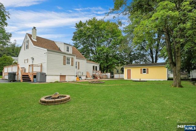 35 Oak Street, Oakland, NJ 07436