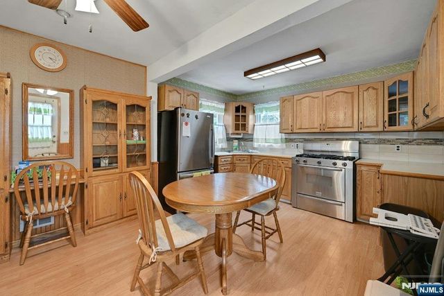 35 Oak Street, Oakland, NJ 07436