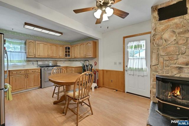 35 Oak Street, Oakland, NJ 07436